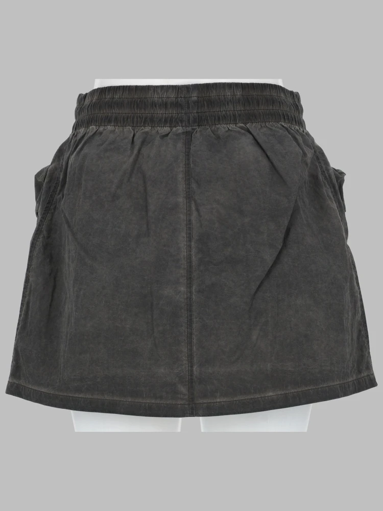 MINIGONNA IN NYLON CON MAXI TASCHE alternative